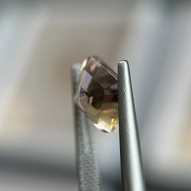 Ametrino–2.30ct–7.9x7.9x4.7mm 2