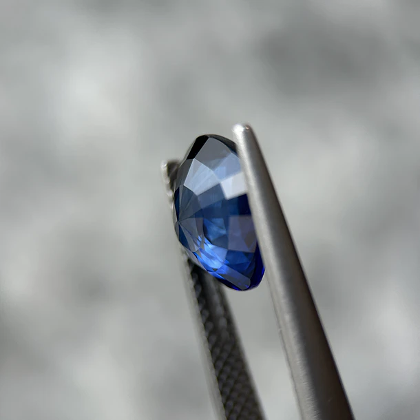 Zafiro azul GIA AIG-4.07ct-9.51x9.35x4.57mm 2