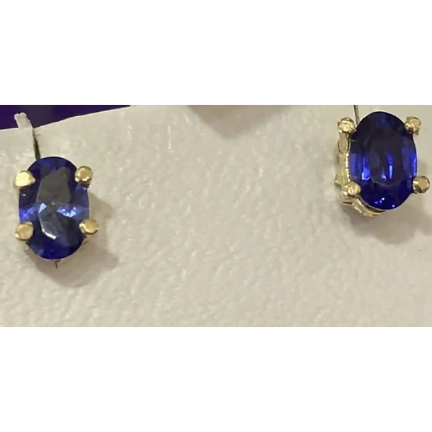 Broqueles en oro amarillo 14k con zafiro oval 8.3x6.4mm
