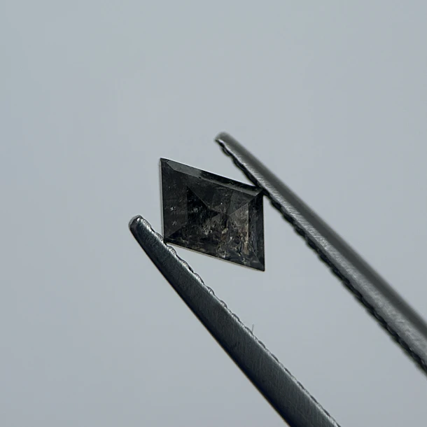 Salt and pepper-0.60ct-7.01x5.15x2.56mm 1