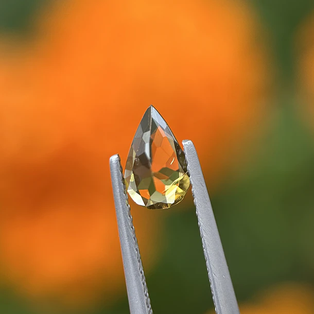 Turmalina-0.70ct-8.1x5.2x2.9mm 3