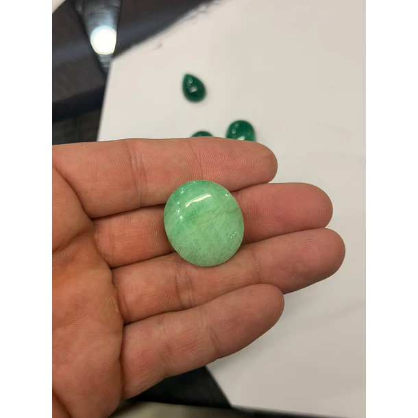 Esmeralda colombiana -68.60ct-25.5x23mm 1