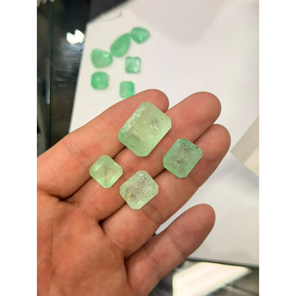 Esmeralda colombiana-28.36ct-20.8x16.9mm 2