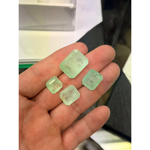 Esmeralda colombiana-28.36ct-20.8x16.9mm 4