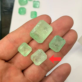 Esmeralda colombiana-11.57ct-15.6x13.2mm