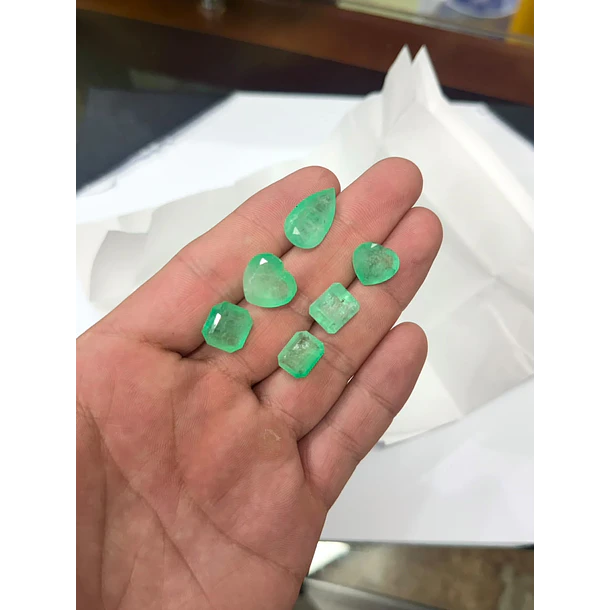 Esmeralda colombiana-6.40ct-12.5x12.9mm 2