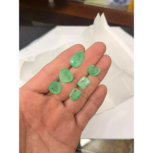 Esmeralda colombiana-6.40ct-12.5x12.9mm 4
