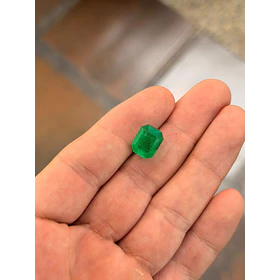 Esmeralda colombiana-5.42ct-12.2x9.8mm