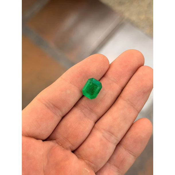 Esmeralda colombiana-5.42ct-12.2x9.8mm 1