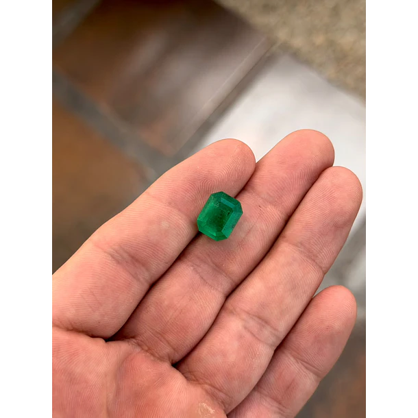 Esmeralda colombiana-5.42ct-12.2x9.8mm 2