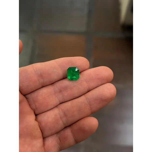 Esmeralda colombiana-5.33ct-11.3x10.10mm 1