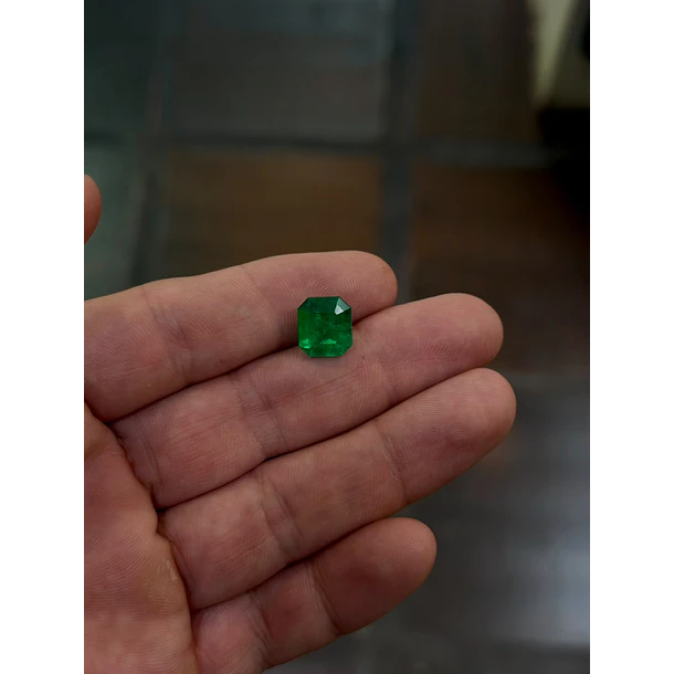 Esmeralda colombiana-5.33ct-11.3x10.10mm 2