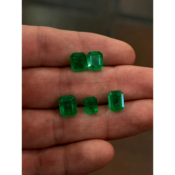 Esmeralda colombiana-2.04ct-9.6x7.4mm 2