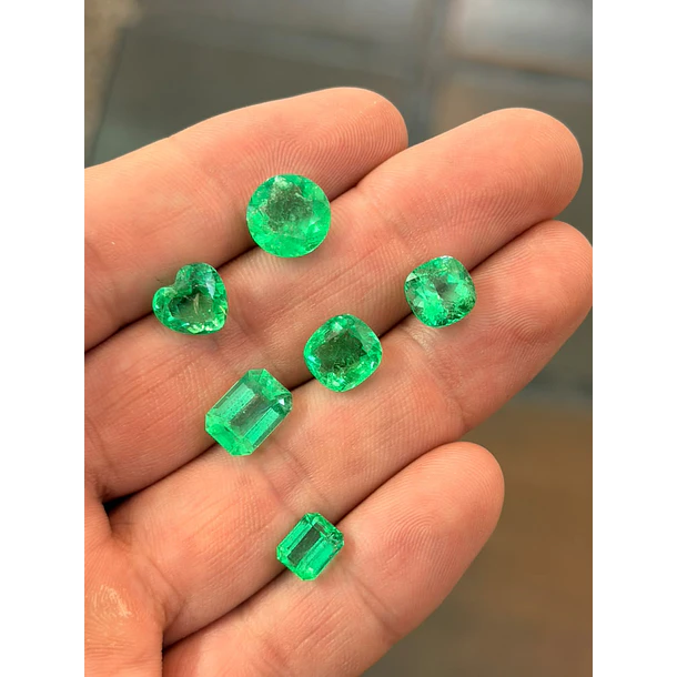 Esmeralda colombiana-2.61ct-9x9.4mm 4