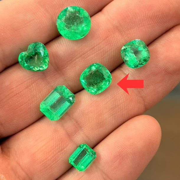 Esmeralda colombiana-2.74ct-9.3x8.7mm 1