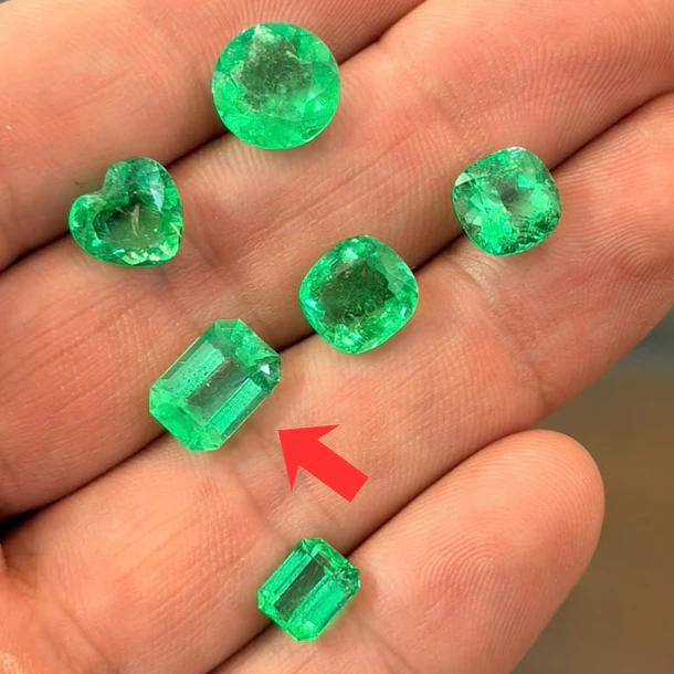 Esmeralda colombiana-3.56ct-10.9x7.6mm 1
