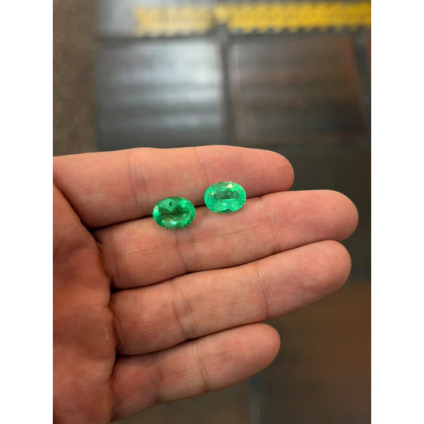 Esmeralda colombiana-4.48ct-12.2x9.4mm 3