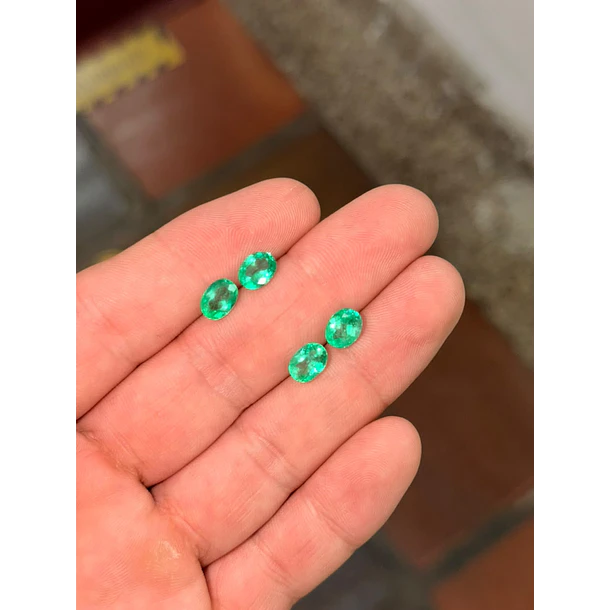 Esmeralda colombiana-1.35ct-8.01x6.2mm 1