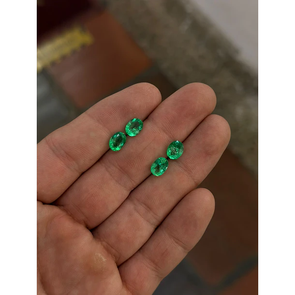Esmeralda colombiana-1.35ct-8.01x6.2mm 3