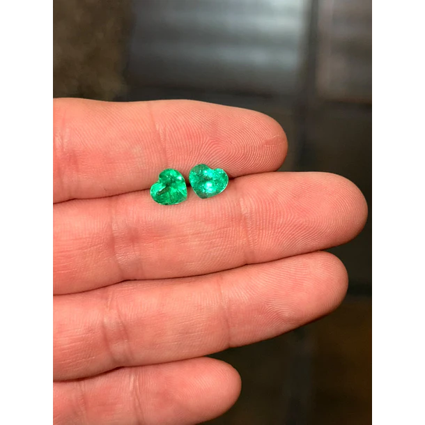 Esmeralda colombiana-1.56ct-8.1x7mm 2