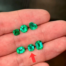 Esmeralda colombiana-1.01ct-6.5x5.6mm