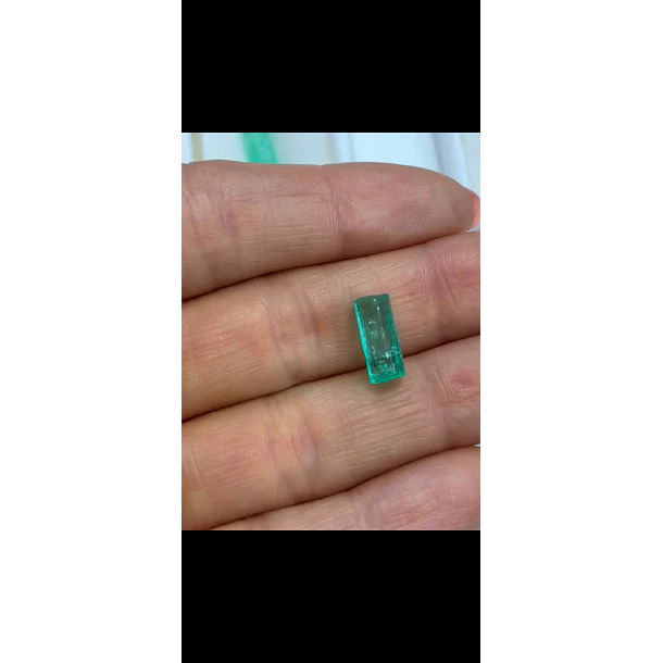 Esmeralda Colombiana Canutillo Calidad Alta 2.90ct 11.9X5.2mm