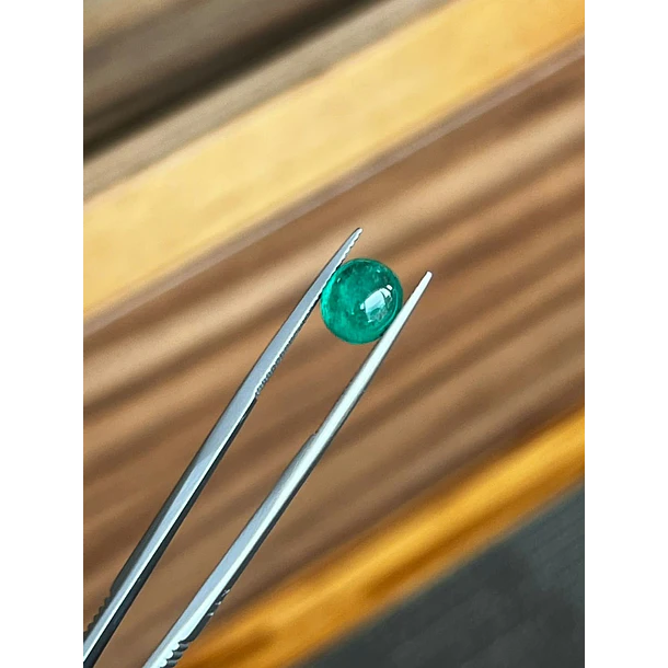 Esmeralda cabujon oval -2.43ct-9x8.4mm