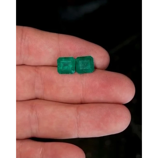 Par de esmeraldas colombianas certificadas octágono  7.19ct 9.53x8.87x6.30mm