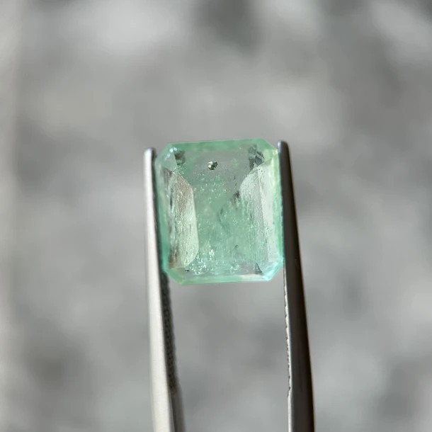 Esmeralda colombiana-6.93ct-11.83x10.23x8.51mm 2