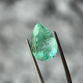 Esmeralda colombiana-9.375ct-22.46x16.74x14.30mm