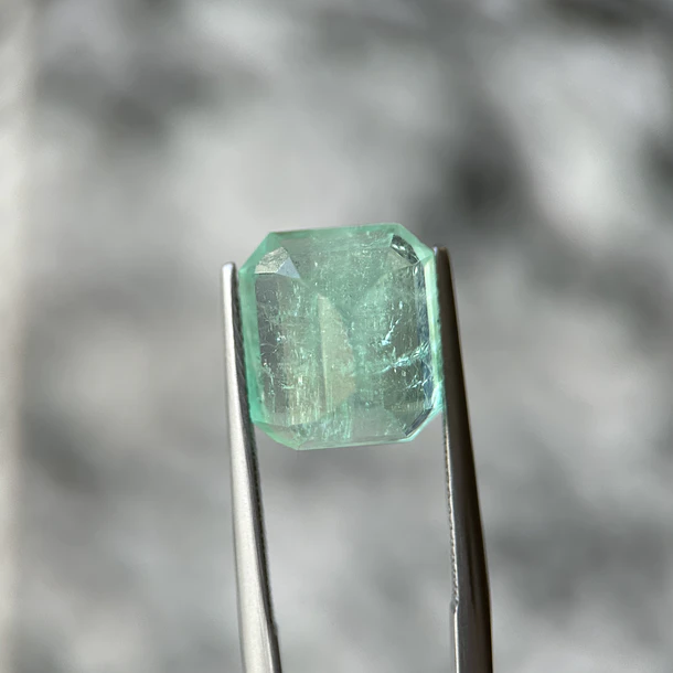 Esmeralda colombiana-7.665ct-12.32x10.88x7.7mm 3