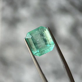 Esmeralda colombiana-7.665ct-12.32x10.88x7.7mm