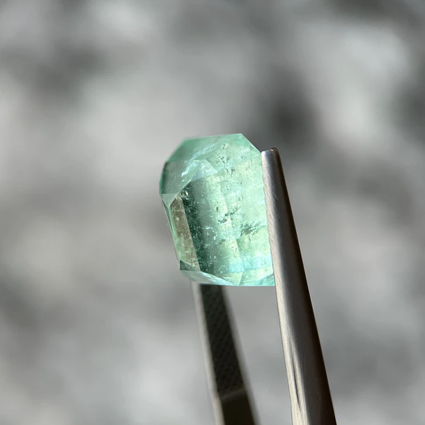 Esmeralda colombiana-7.665ct-12.32x10.88x7.7mm 2