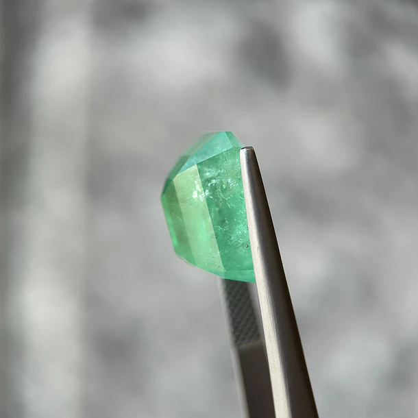 Esmeralda colombiana-8.795ct-14.54x9.75x8.60mm 3