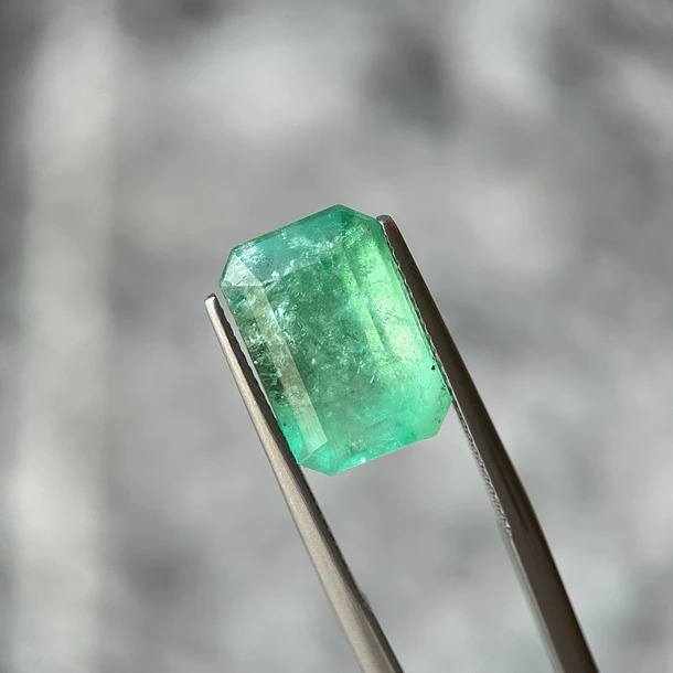 Esmeralda colombiana-8.795ct-14.54x9.75x8.60mm 1