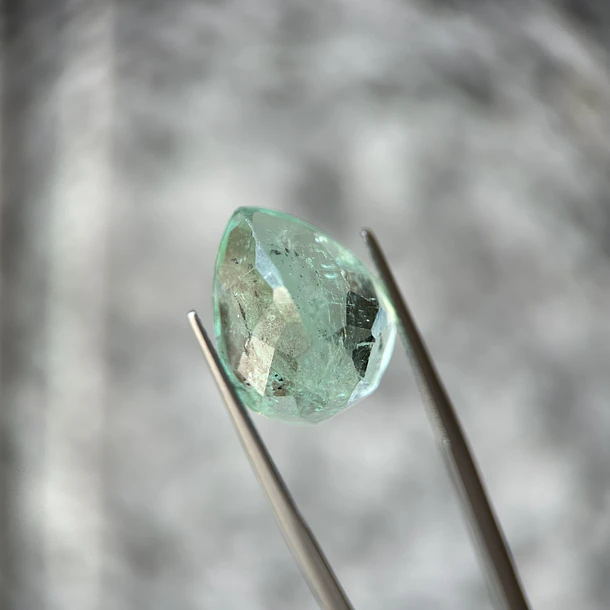 Esmeralda colombiana-17.33ct-19.56x15.24x10.74mm 3
