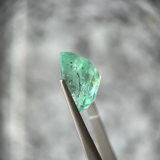 Esmeralda colombiana-17.33ct-19.56x15.24x10.74mm 2