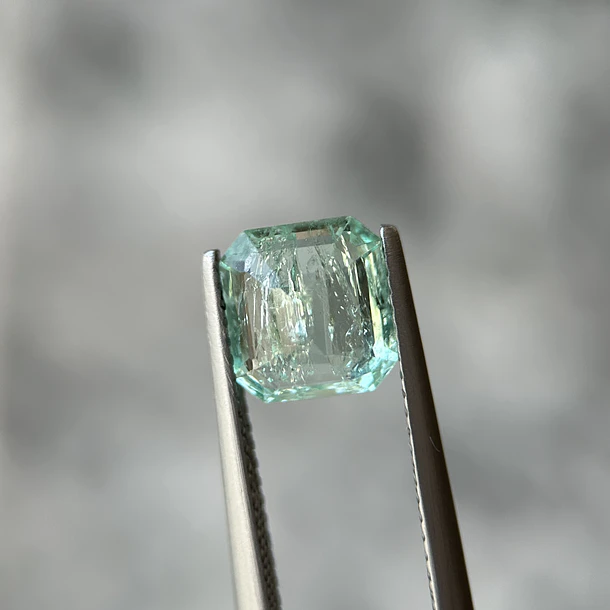 Esmeralda colombiana-1.85ct-8.15x7.65x4.14mm 3
