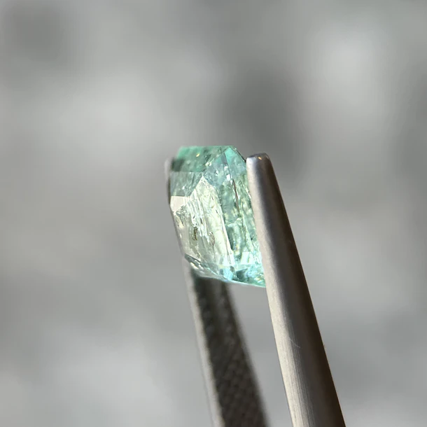 Esmeralda colombiana-1.85ct-8.15x7.65x4.14mm 2