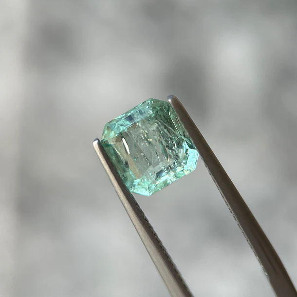Esmeralda colombiana-1.85ct-8.15x7.65x4.14mm 1