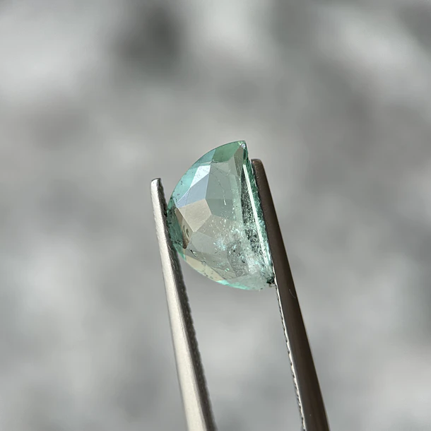 Esmeralda colombiana-1.73ct-11.07x7.04x3.44mm 3
