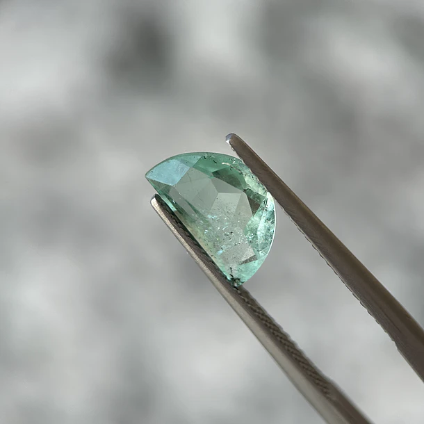 Esmeralda colombiana-1.73ct-11.07x7.04x3.44mm 1
