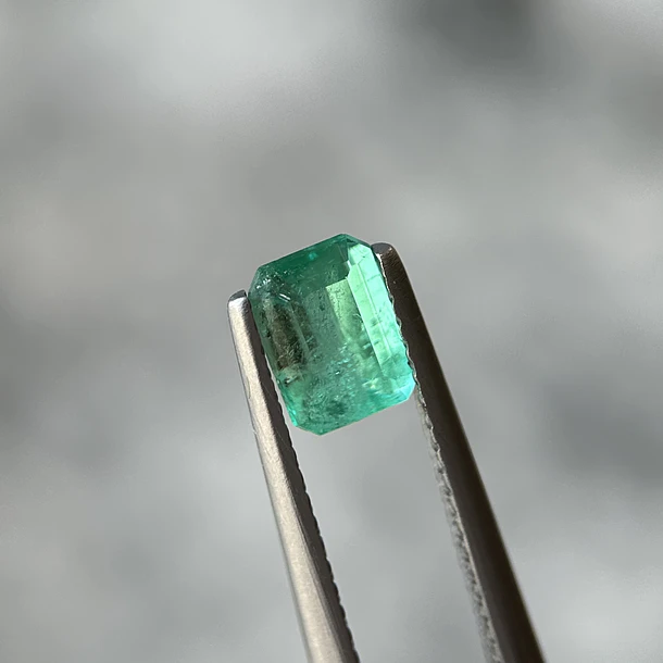 Esmeralda colombiana-0.855ct-6.45x4.81x4.04mm 1