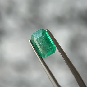 Esmeralda colombiana-1.78ct-14.54x11.59x9.05mm