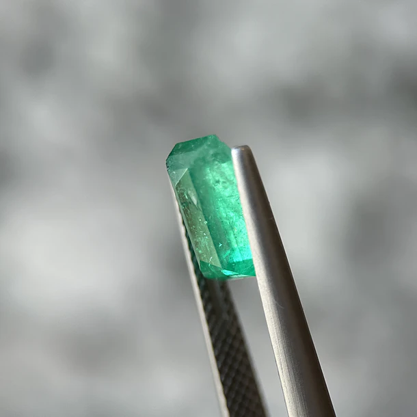 Esmeralda colombiana-1.78ct-14.54x11.59x9.05mm 2