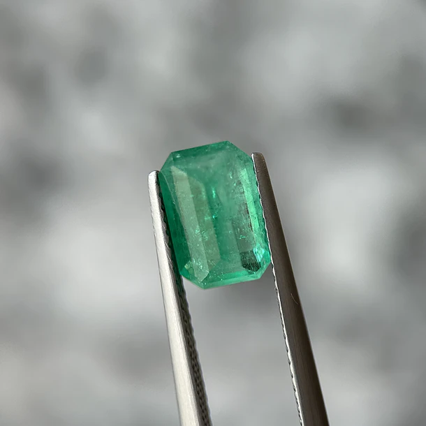 Esmeralda colombiana-1.78ct-14.54x11.59x9.05mm 3
