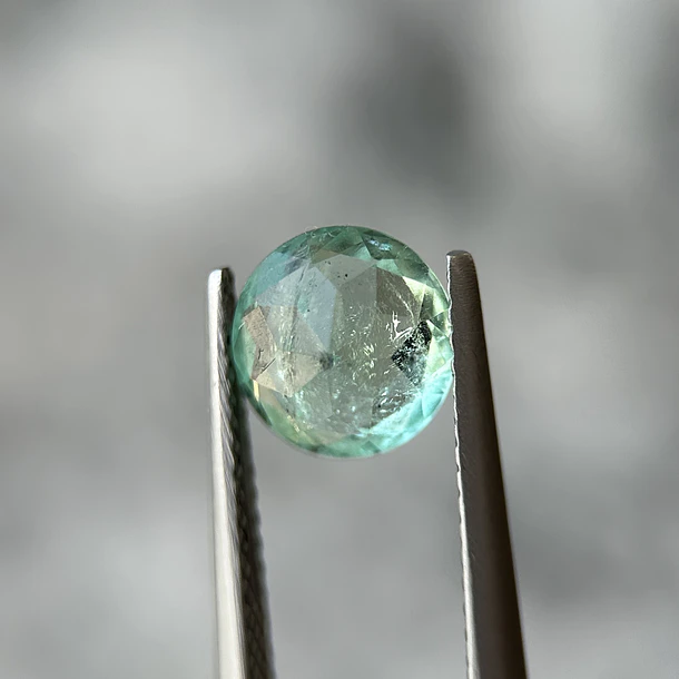Esmeralda colombiana-1.62ct-8x7.8x4.8mm 3