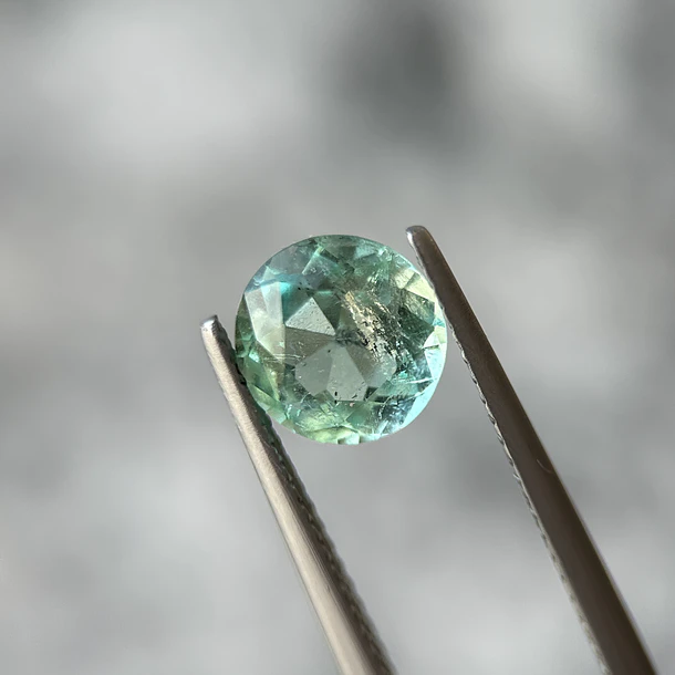 Esmeralda colombiana-1.62ct-8x7.8x4.8mm 1