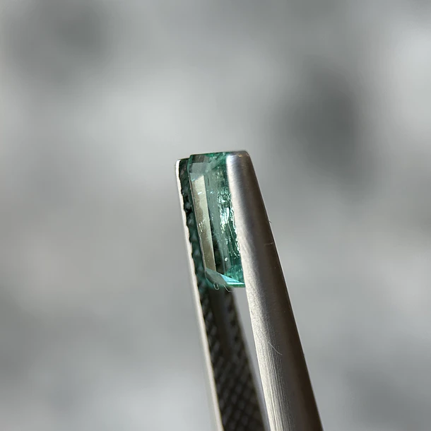 Esmeralda colombiana-0.50ct-7.15x3.67x2.49mm 2