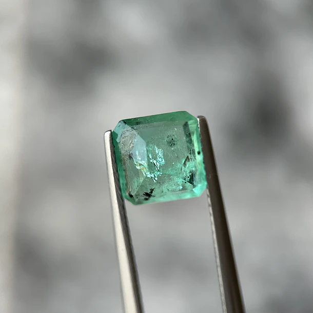 Esmeralda colombiana-2.265ct-13.11x13.01x10.52mm 3